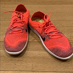 Nike training sneakers size - 6.5